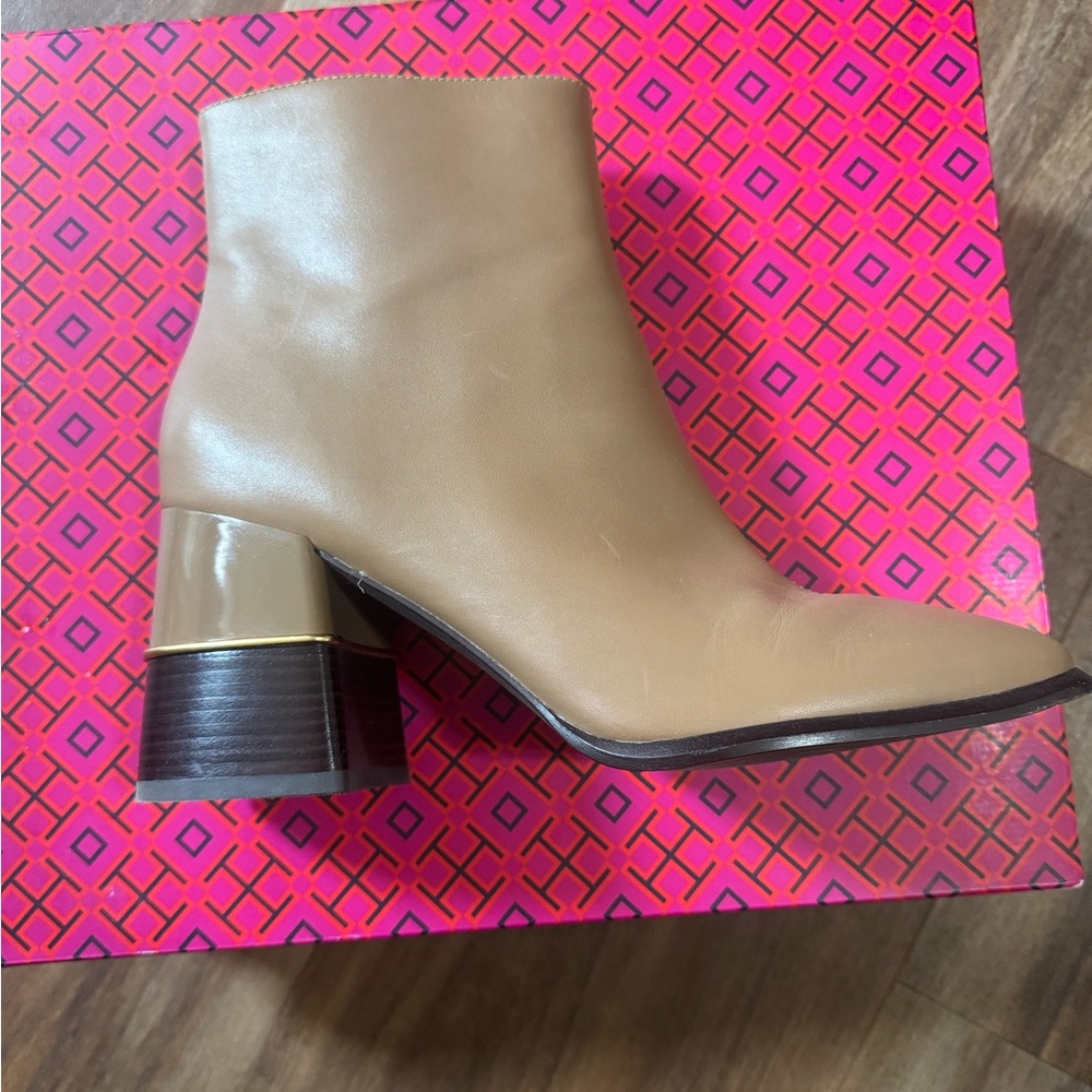 Tory Burch Calf Leather Ankle Boots 75MM Taupe/Tan Side Zip Square Toe. 9.5M - Picture 4 of 8